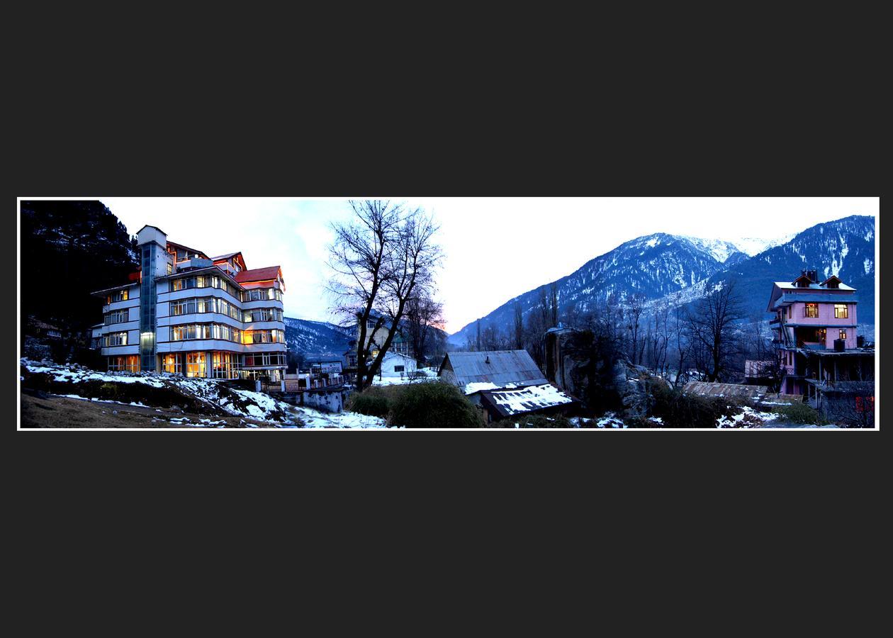 Hotel Out Town - Manali (Himachal Pradesh) — Photos 1